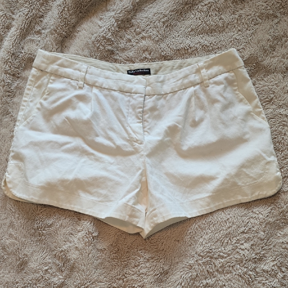 Classy Old Money Cream Shorts